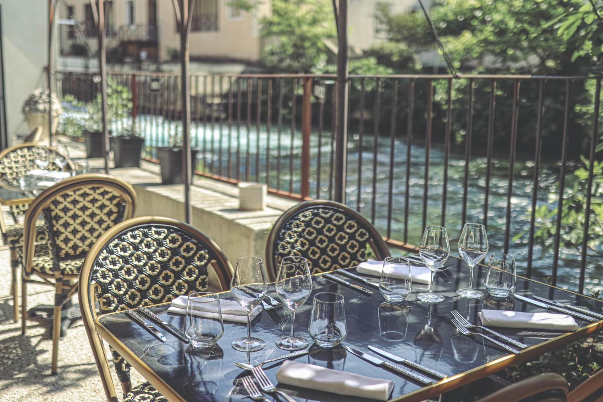 Hotel Restaurant Du Parc En Bord De Riviere Fontaine-de-Vaucluse Esterno foto