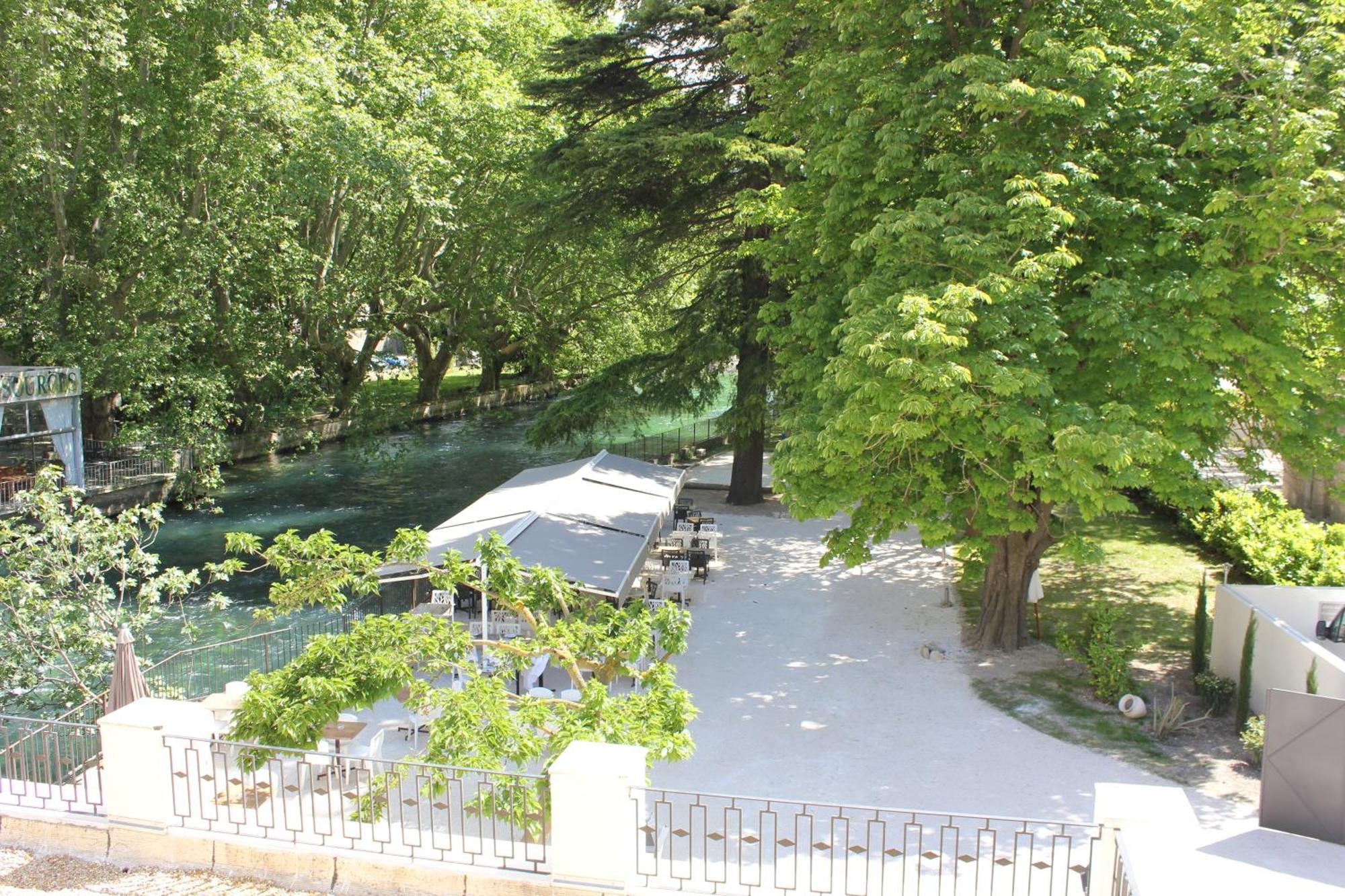 Hotel Restaurant Du Parc En Bord De Riviere Fontaine-de-Vaucluse Esterno foto