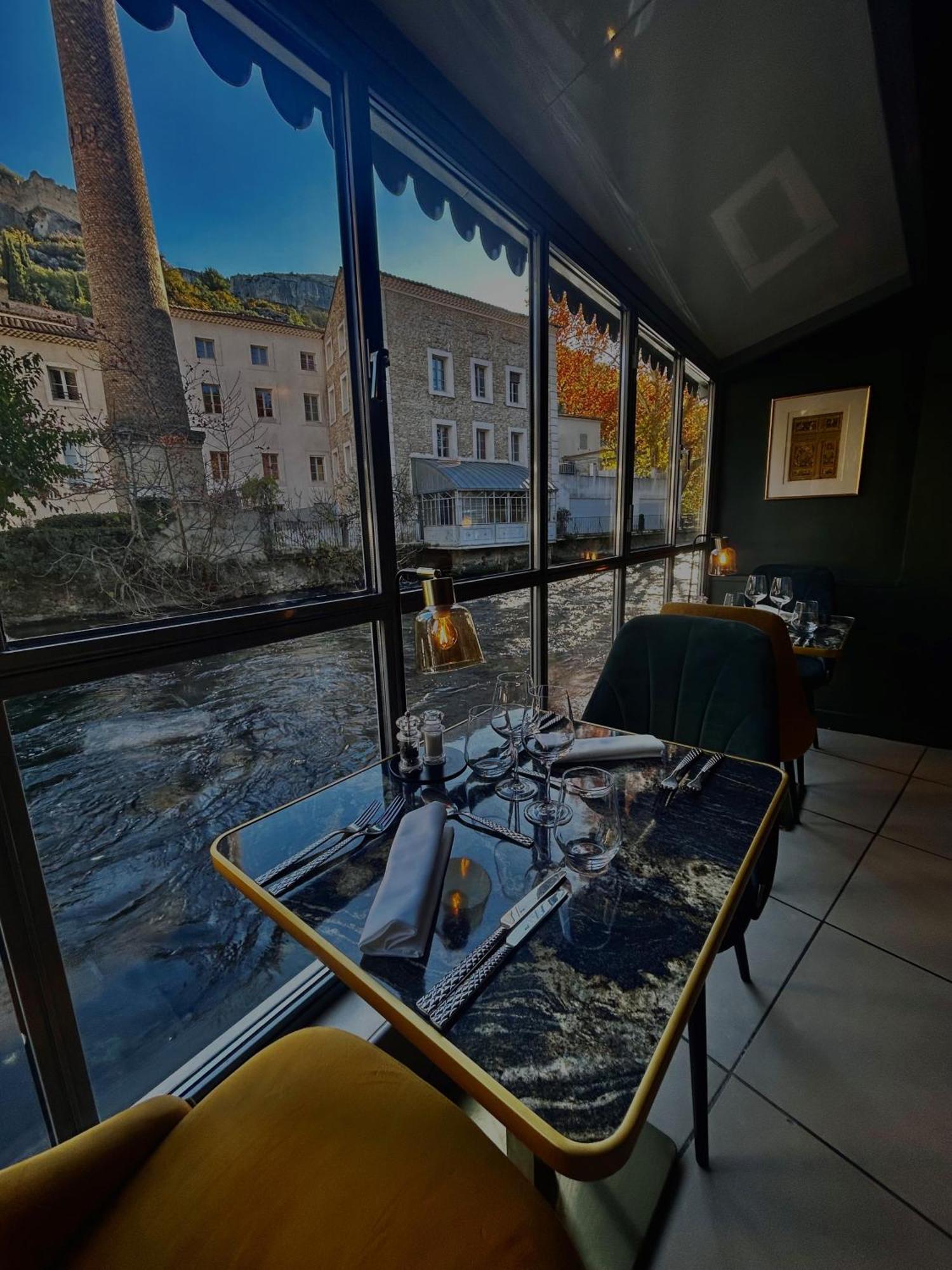 Hotel Restaurant Du Parc En Bord De Riviere Fontaine-de-Vaucluse Esterno foto