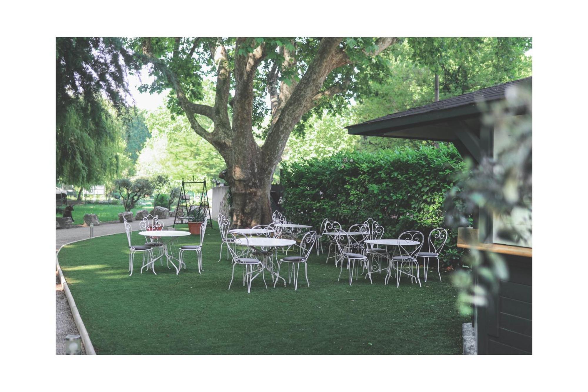 Hotel Restaurant Du Parc En Bord De Riviere Fontaine-de-Vaucluse Esterno foto