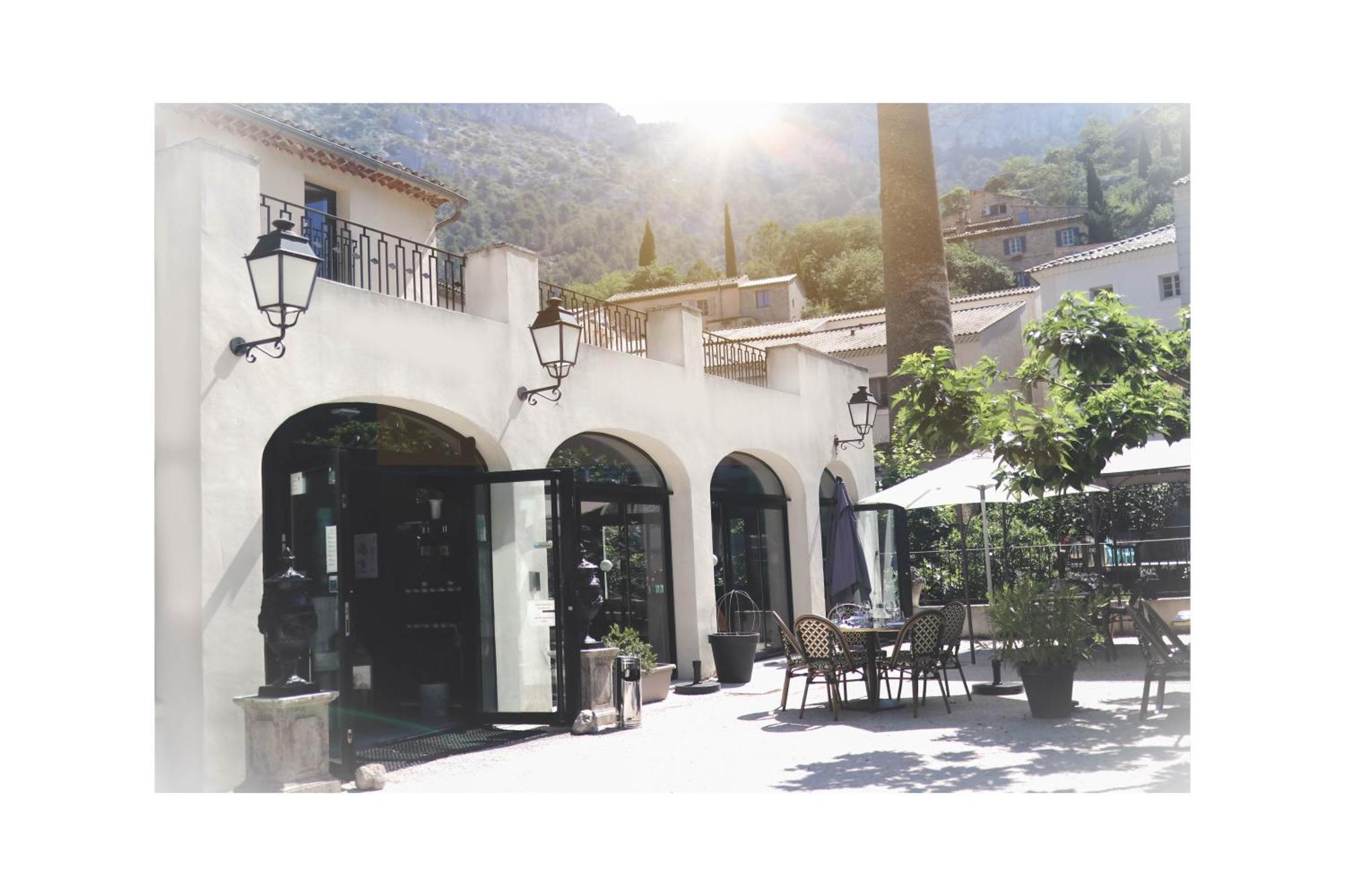 Hotel Restaurant Du Parc En Bord De Riviere Fontaine-de-Vaucluse Esterno foto